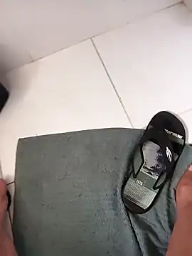 lobomisterioso13 online show from November 28, 2025, 2:20 pm