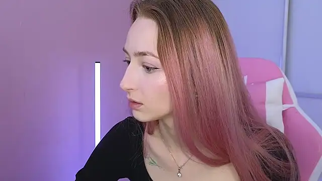 Snapshot of MichaDenver chatting on December 16, 2024, 7:04 am MichaDenver online show from December 16, 2024, 7:04 am