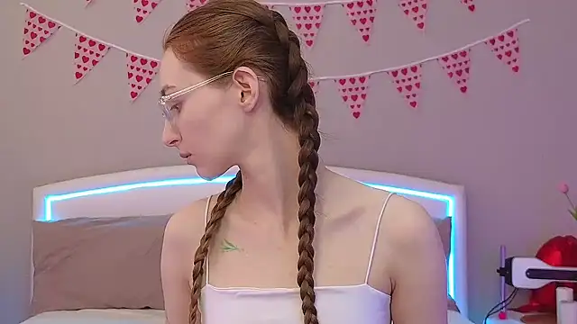 Snapshot of MichaDenver chatting on February 19, 2026, 9:27 am MichaDenver online show from February 19, 2026, 9:27 am