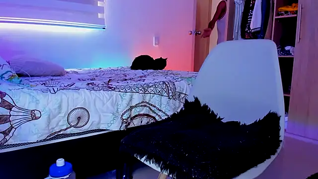 aldrinwhite online show from December 1, 2025, 4:23 pm