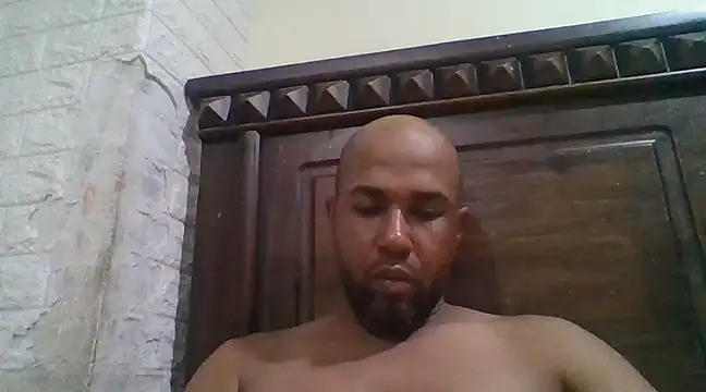 Snapshot of Frankie0880 chatting on December 30, 2024, 3:03 am Frankie0880 online show from December 30, 2024, 3:03 am