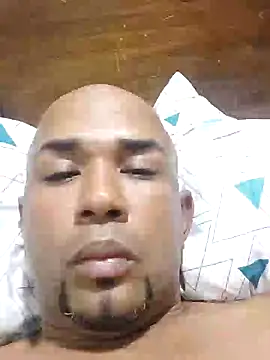 Snapshot of Frankie0880 chatting on February 2, 2025, 3:32 am Frankie0880 online show from February 2, 2025, 3:32 am