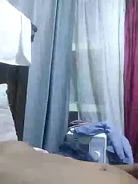 Snapshot of Frankie0880 chatting on March 4, 2025, 5:21 am Frankie0880 online show from March 4, 2025, 5:21 am