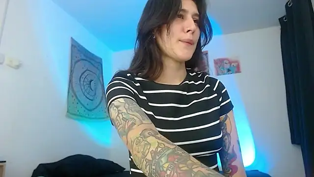 Snapshot of Julytattoo chatting on March 2, 2025, 3:56 am Julytattoo online show from March 2, 2025, 3:56 am