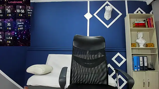 charolbruce 1 online show from March 7, 2025, 12:12 pm