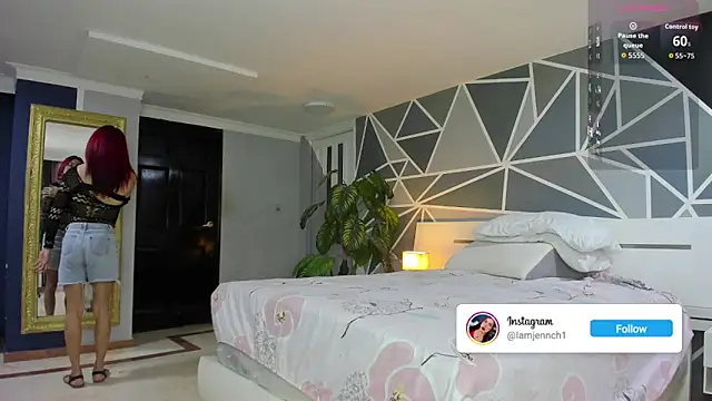 charolbruce 1 online show from October 17, 2025, 12:08 pm