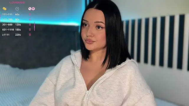 Li Amelie  online show from December 4, 2025, 3:32 pm