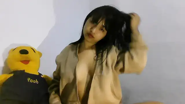 DakotaHoland online show from April 18, 2026, 1:42 am