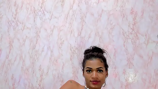 BarbieHotLaura online show from January 6, 2025, 2:04 am