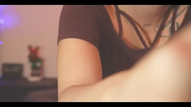 LorenRosse online show from December 20, 2025, 12:07 am