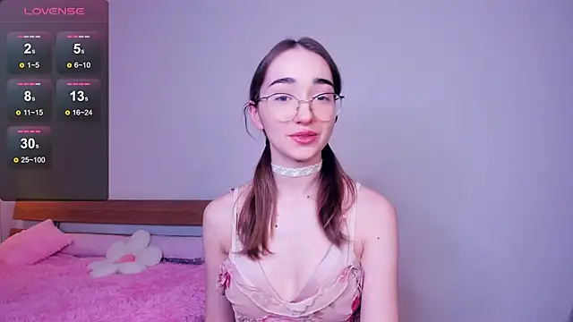 Snapshot of PollyBeev chatting on February 28, 2025, 11:14 am PollyBeev online show from February 28, 2025, 11:14 am