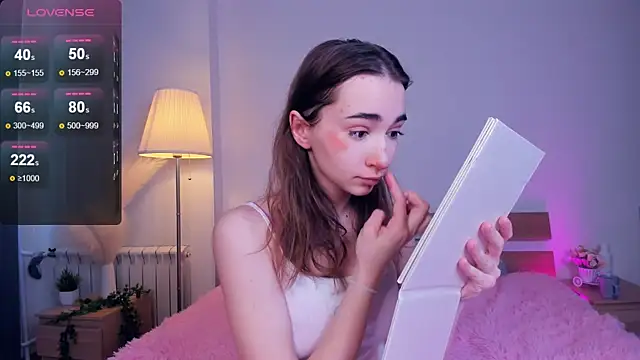 Snapshot of PollyBeev chatting on March 8, 2025, 11:05 am PollyBeev online show from March 8, 2025, 11:05 am