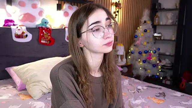 Snapshot of PollyBeev chatting on November 30, 2025, 8:18 am PollyBeev online show from November 30, 2025, 8:18 am