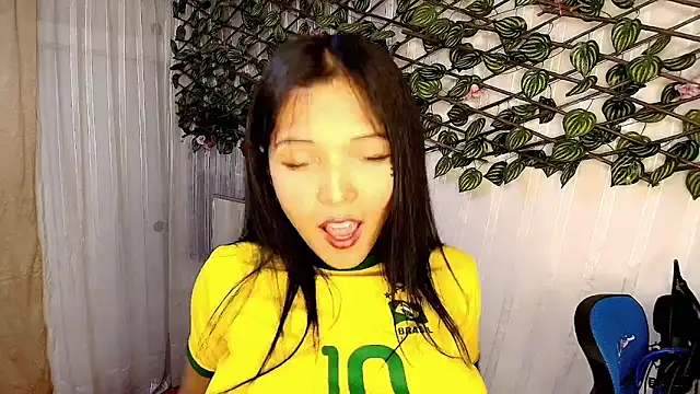 MOMMYJEVAA online show from March 3, 2025, 1:20 pm