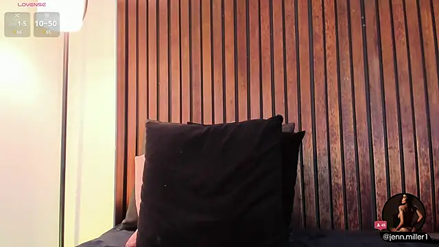 Jennmiiller  online show from February 26, 2025, 6:00 pm