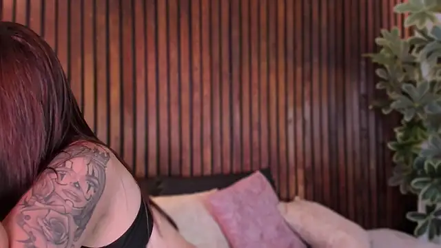 Jennmiiller  online show from February 17, 2026, 12:12 pm