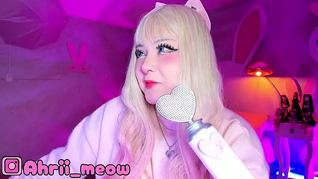 AHRI LEE online show from September 17, 2025, 4:14 am