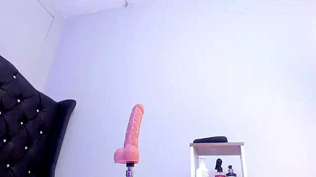 lannarusso  online show from February 20, 2025, 5:51 pm