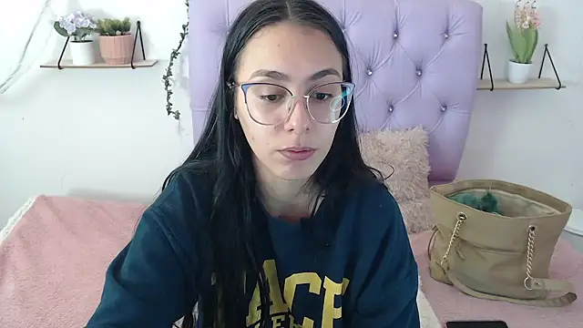 Snapshot of Freyja_01 chatting on September 19, 2025, 6:30 pm Freyja 01 online show from September 19, 2025, 6:30 pm