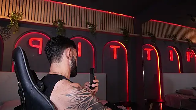 Austin bolt online show from April 19, 2026, 2:33 am