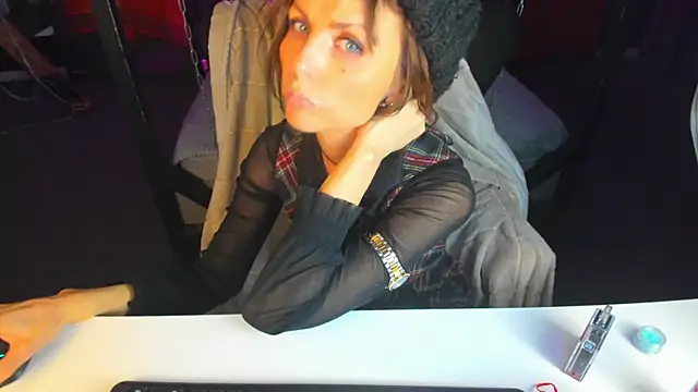 Elizabe th online show from March 9, 2025, 8:51 am