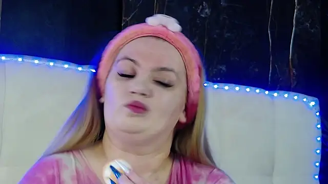 MelanieBrownn online show from April 12, 2026, 5:56 am