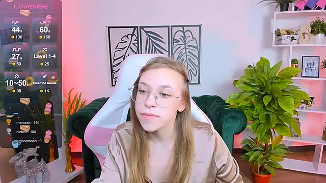 LayriantaVee online show from January 19, 2025, 1:12 pm