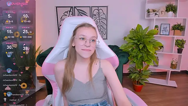 LayriantaVee online show from February 2, 2025, 10:24 am