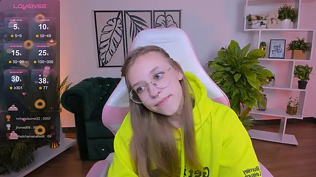 LayriantaVee online show from February 2, 2025, 1:30 pm