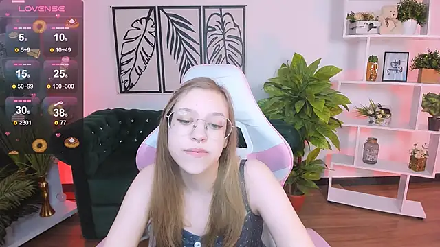 LayriantaVee online show from February 16, 2025, 6:54 am