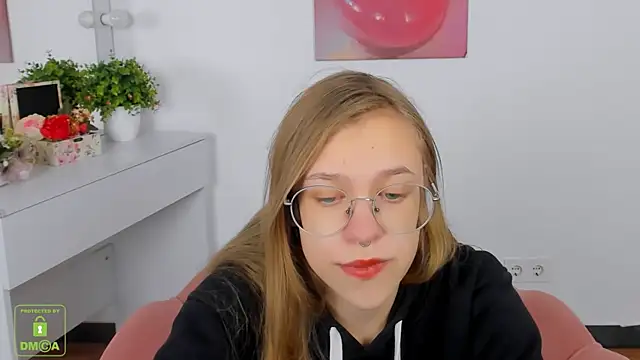 LayriantaVee online show from October 11, 2025, 6:12 am