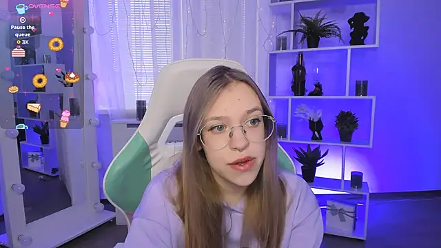 LayriantaVee online show from March 25, 2026, 6:52 am