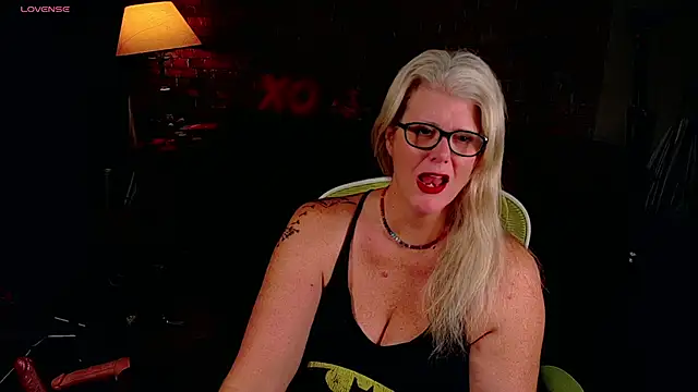 AliceHarlot online show from April 28, 2026, 2:21 am