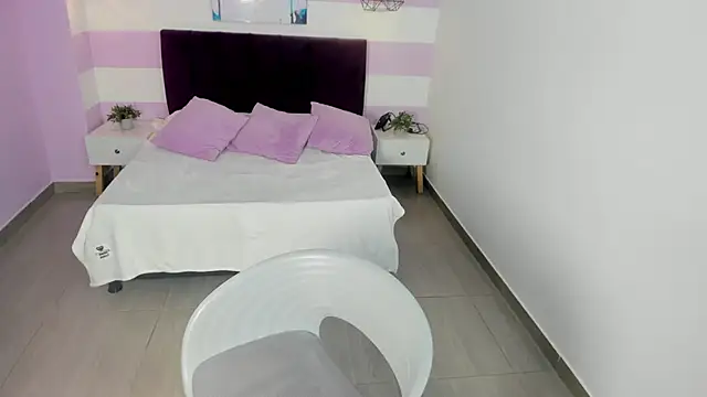 Scarlett  bell online show from November 14, 2025, 7:12 pm