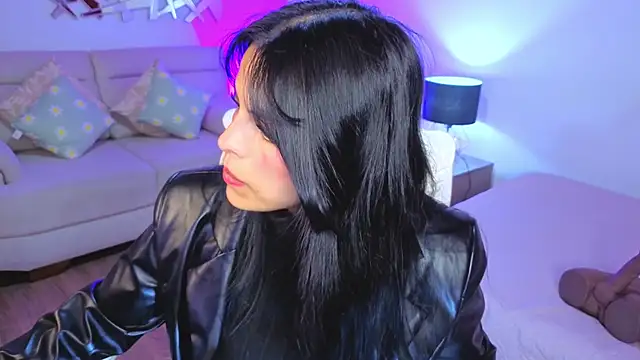 Eliie Ruizz online show from April 9, 2026, 4:23 am