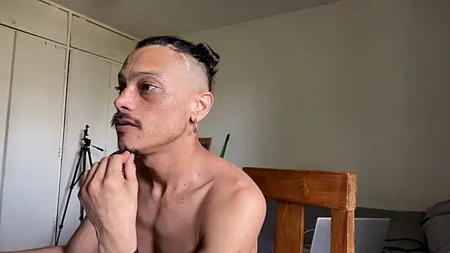 Snapshot of villanocat chatting on December 10, 2024, 4:38 pm villanocat online show from December 10, 2024, 4:38 pm