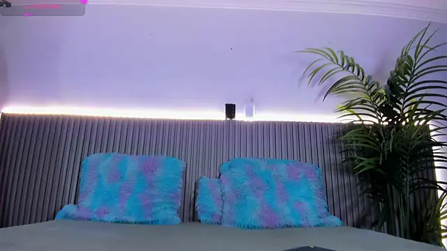 valentina lux online show from February 12, 2026, 7:20 pm