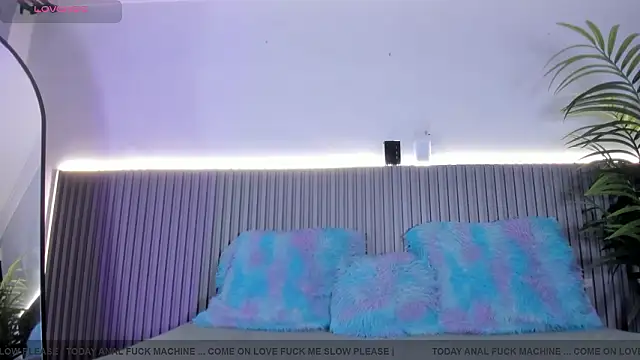 valentina lux online show from February 23, 2026, 7:11 pm