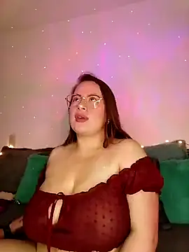 Snapshot of soofy__ chatting on October 20, 2025, 4:35 am soofy online show from October 20, 2025, 4:35 am