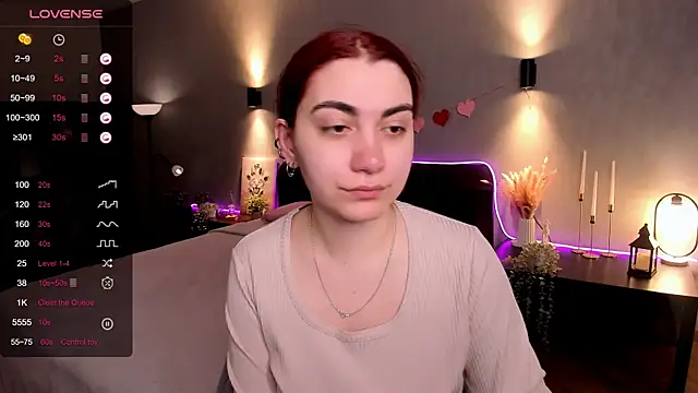 hannacheekss  online show from April 15, 2026, 2:07 am