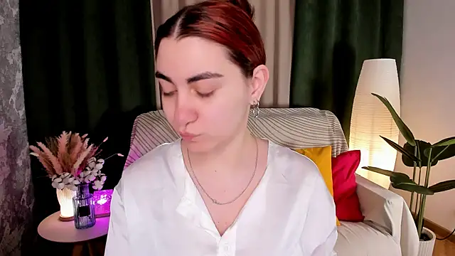 hannacheekss  online show from May 21, 2026, 2:07 am