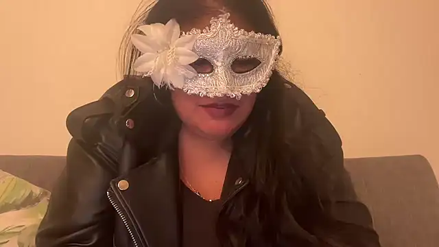 MashaCL online show from November 5, 2025, 6:08 pm