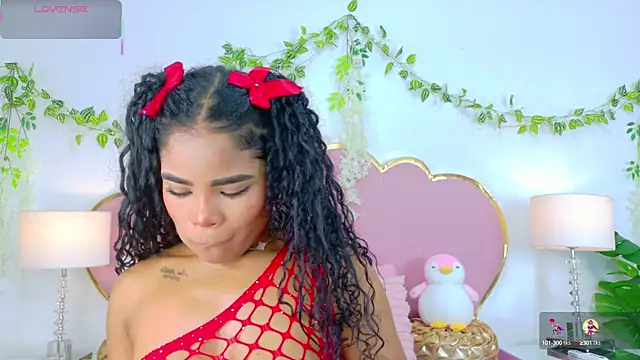 NahiaraReina online show from October 16, 2025, 1:56 pm