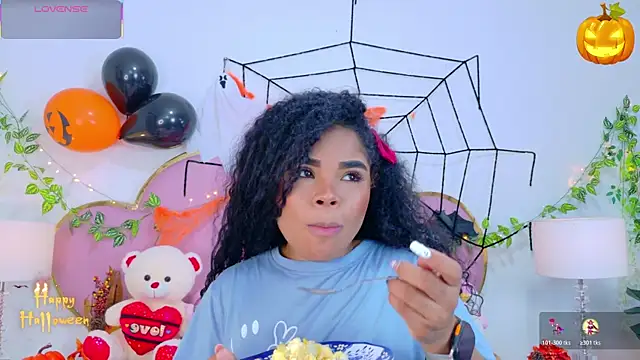 NahiaraReina online show from October 30, 2025, 1:12 pm