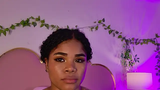 NahiaraReina online show from May 24, 2026, 1:49 pm