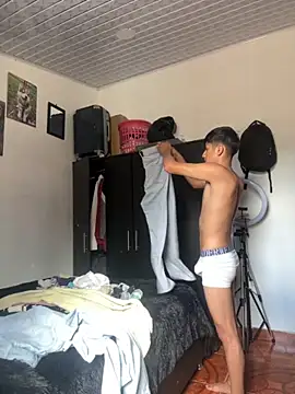 Snapshot of The__Rodriguez chatting on September 10, 2025, 5:35 pm The Rodriguez online show from September 10, 2025, 5:35 pm