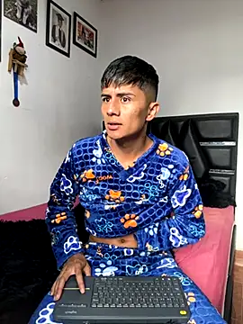 Snapshot of The__Rodriguez chatting on November 28, 2025, 5:26 pm The Rodriguez online show from November 28, 2025, 5:26 pm