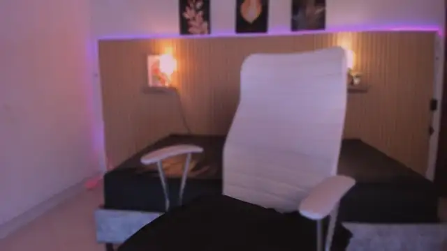 cloe sirena online show from April 9, 2026, 2:00 pm