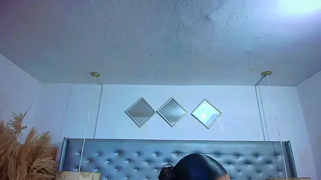 EileenBenzon online show from November 26, 2025, 5:19 am