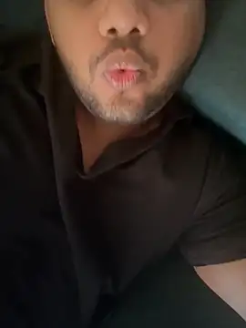 Snapshot of ved240 chatting on October 19, 2025, 9:43 am ved240 online show from October 19, 2025, 9:43 am